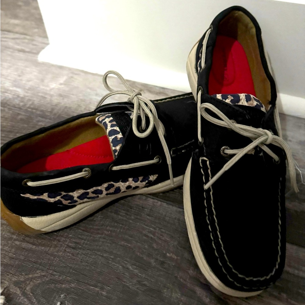 SPERRYS Brand New without tags. Such a cute and stylish shoe. Won’t disappoint.